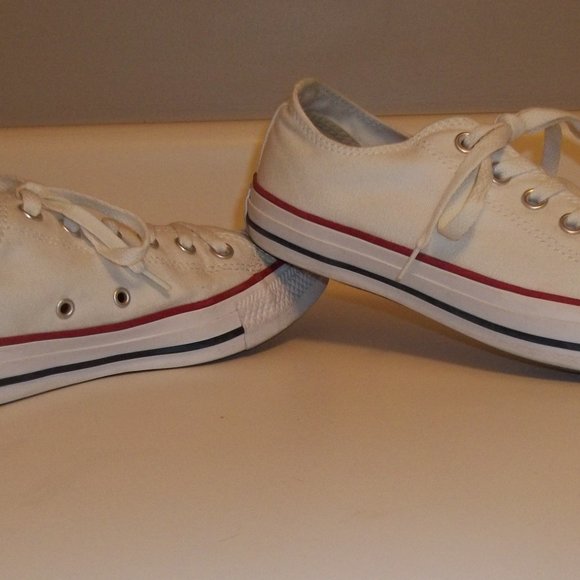 Converse All Star Chuck Taylor Classic Low Top White Sneakers Mens- 7 Womens- 9 - Picture 2 of 12